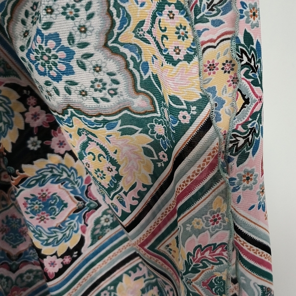 Floral Cover Up Top / Large - Picture 4 of 7